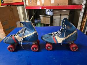 lot 202 image: SO COOL Vintage Official Roller Derby Fireball Skates