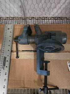 lot 212 image: Wilton 063 Bench Vise w Tabletop Clamp Attachment w 2.5 Jaws