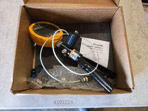 lot 264 image: WOW BIG $$  Fluke 700G08 1000 PSIG Pressure Gauge w Fluke 700PTP-1 w Fluke 700PTP-1 Pneumautic Pressure Test Pump