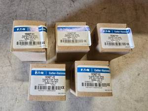 lot 273 image: Lot of 5 Eaton Operator Push Buttons.  Red (Qty 2) & Black (Qty 3)