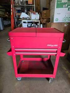 lot 22 image: Channellock Rolling Shop Cart