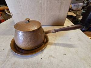 lot 105 image: Hammered Pot w Wood Handle & Matching Lid w Plate