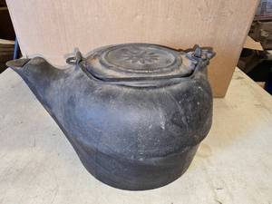 lot 109 image: Large 1 Gallon Cast Iron Tea Kettle w Flower On Lid