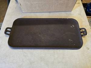 lot 113 image: Antique Cast Iron Griddle Marked 9