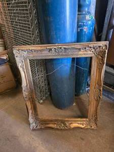 lot 281 image: Antique Gold Frame.  For Pictures Measuring Approx 20 x 16