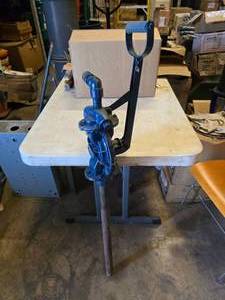 lot 327 image: Vintage Hand Pump Barrel Pump