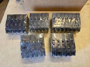 lot 332 image: Lot of 27 New GE 20A Breakers