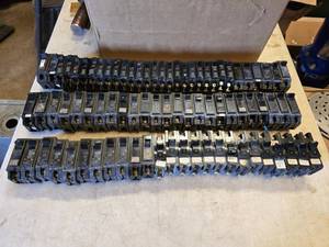 lot 334 image: Lot of Approx 80 Breakers