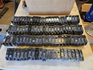 lot 338 image: Lot of Approx 100 Breakers
