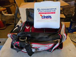 lot 322 image: Car Travel Safety Kit.  Includes Bag, First Aid, Blanket, Flashlight & Emergency Blanket
