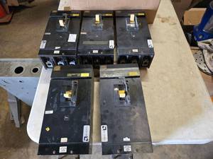 lot 371 image: Lot of 5 Square D 480V Circuit Breakers