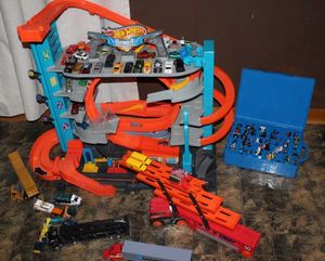 lot 122 image: Hot Wheels Play Set