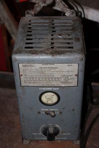 lot 153 image: Vintage Heyer Products Company Battery Charger