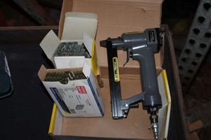 lot 164 image: Air Powered Staple Gun And Small Finish Nail