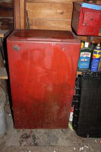 lot 172 image: Metal Storage Cabinet