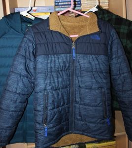 lot 79 image: Clothes Jackets and Flannel, North Face, Old Navy, Tek Gear