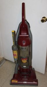 lot 20 image: Eureka Vacuum Cleaner