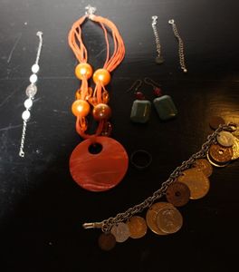 lot 281 image: Ladies Fashion Jewelry