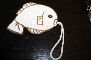 lot 284 image: Beaded Coin Purse