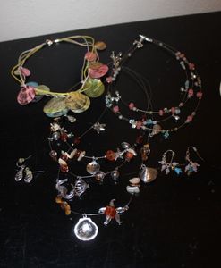 lot 288 image: Ladies Fashion Jewely