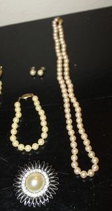 lot 289 image: Ladies Fashion Jewelry