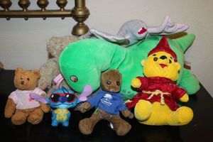 lot 295 image: variety of Stuffed Animals. See Photos