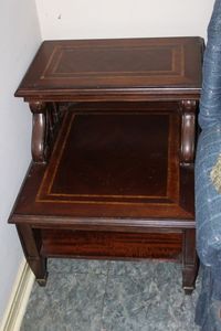 lot 373 image: Beautiful Wood End Table