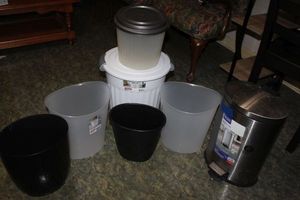 lot 400 image: Variety of Waste Baskets