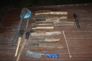 lot 200 image: Variety of Brushes