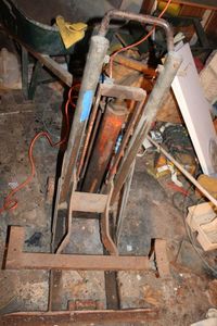 lot 10 image: Vintage Hien Werner Hydraulic Floor Jack Appears to work properly