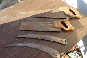 lot 253 image: Handsaws and extra Blades