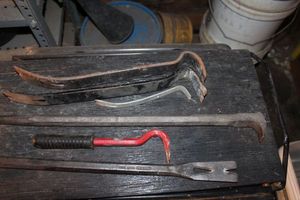 lot 258 image: Variety of Nail Pullers