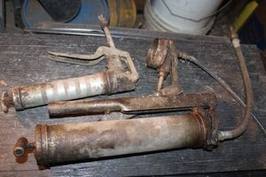 lot 263 image: Grease Guns