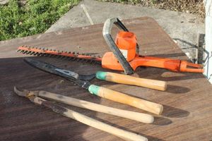lot 249 image: Electric Hedge Trimmers, also Manual Hedge trimmers and Loppers
