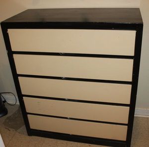 lot 34 image: Five Drawer Dresser