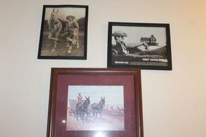 lot 39 image: Vintage Photo Wall Hangers
