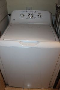 lot 12 image: GE Washing Machine (Consigner stated it Works Great