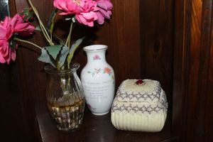 lot 43 image: Small Vases and Decorative Trinket Box
