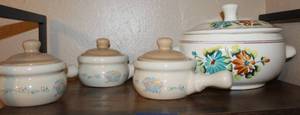 lot 311 image: Soup Tareen Hand made in Mexico with three covered soup bowls