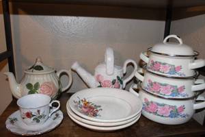 lot 312 image: Pink Floral Decorative Items and white enamel Lidded Sauce Pans