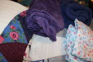 lot 92 image: Linens Flannel Bed Sheet Set, Large Gray Bedspread possiby King size