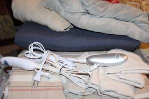 lot 95 image: Lineens Blankets