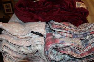 lot 97 image: Two Quilts, Shams and Twin size Elecgtric Blanket with Controls