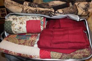 lot 98 image: Sheet Set and Quits