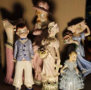 lot 102 image: Vintage Figurines