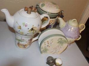 lot 115 image: Tea Sets and Small Canister