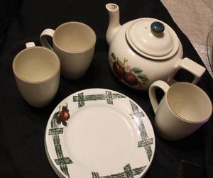lot 305 image: Cades Cove Collection Dishes