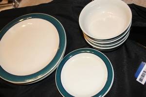lot 306 image: Gibson Dish set