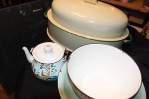 lot 314 image: Large Enamel Coated Vintage Roasting pan with lid, Enamel Coated Tea Kettle and Wash Basin. Enamel Coated Popcorn Bowl