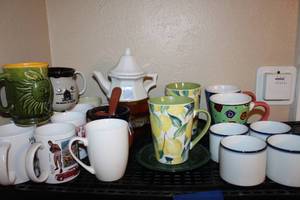 lot 323 image: Variety of coffee cups